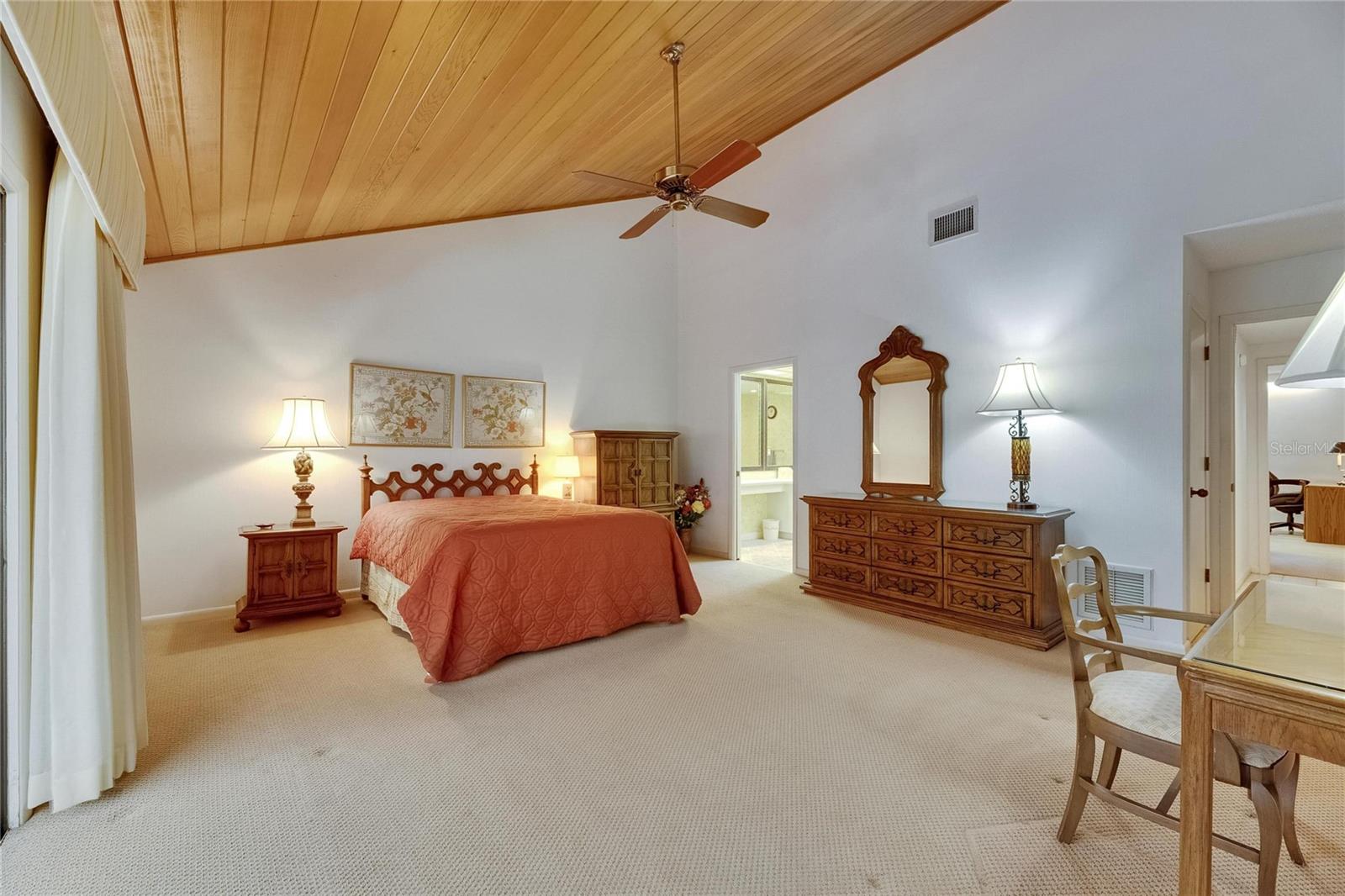 Listing photo id 12 for 29903 Baywood Lane