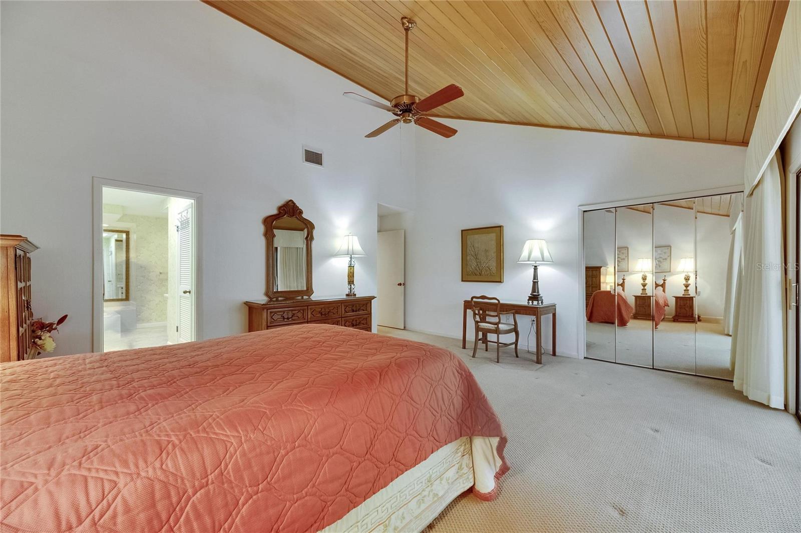 Listing photo id 13 for 29903 Baywood Lane