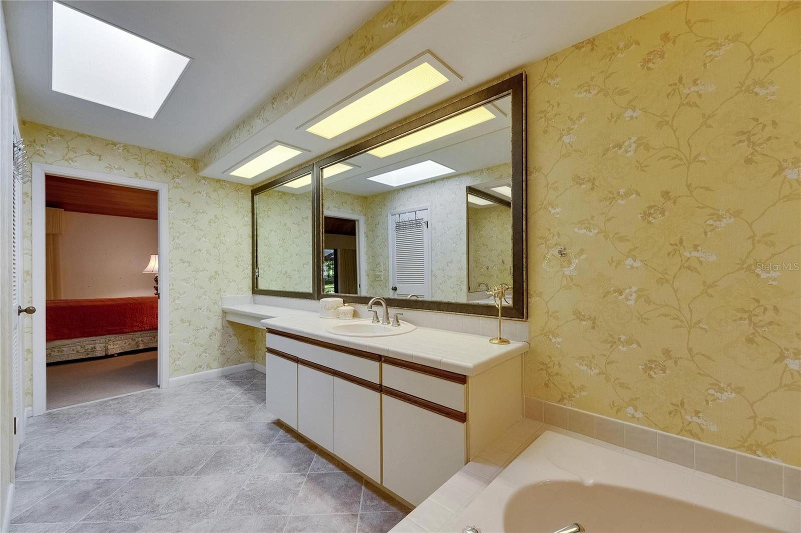 Listing photo id 16 for 29903 Baywood Lane
