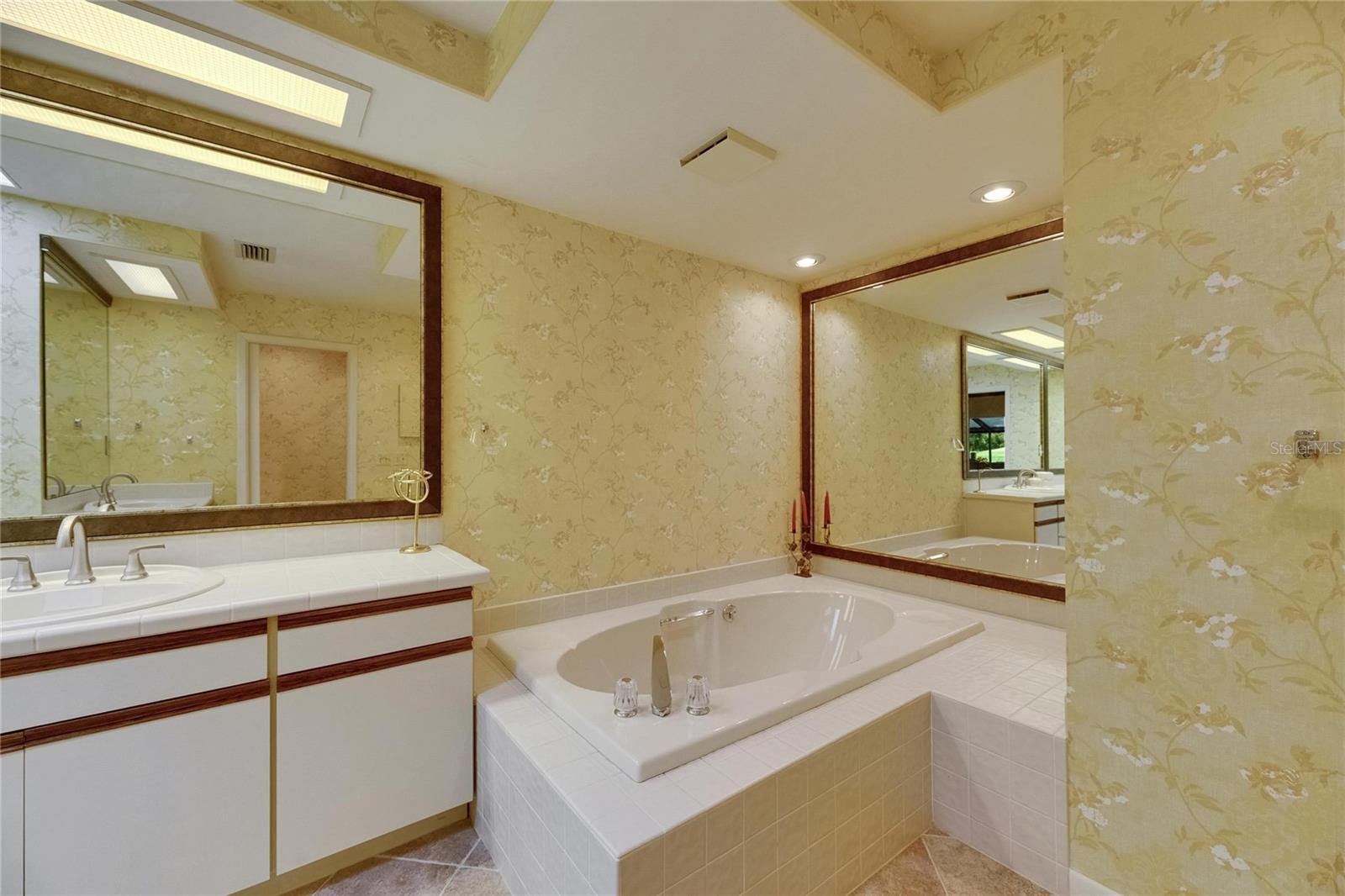 Listing photo id 17 for 29903 Baywood Lane