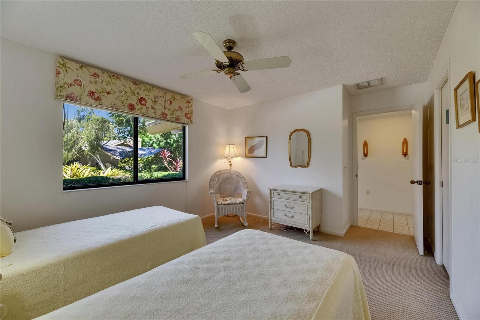 Listing photo id 22 for 29903 Baywood Lane