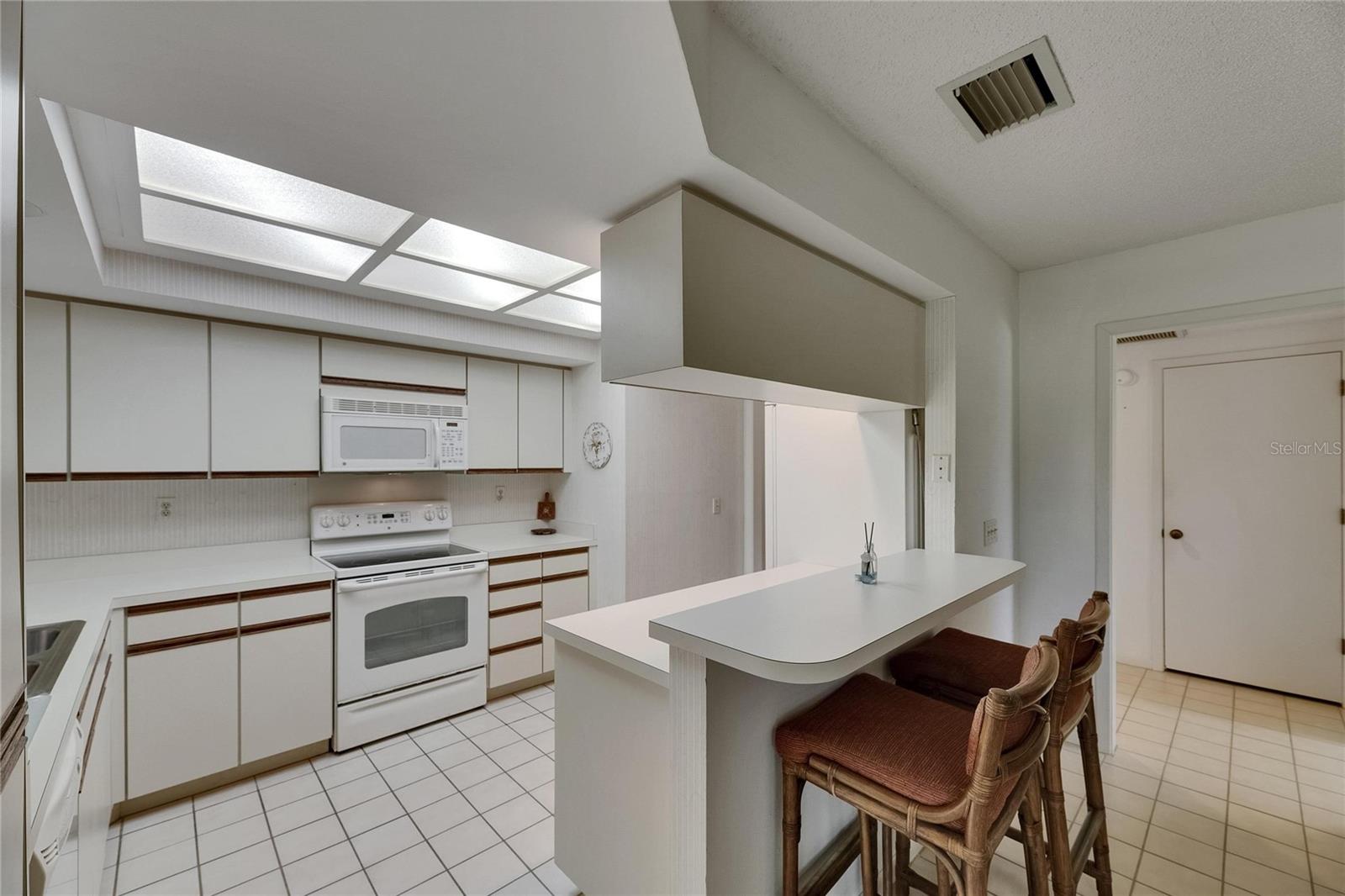 Listing photo id 36 for 29903 Baywood Lane