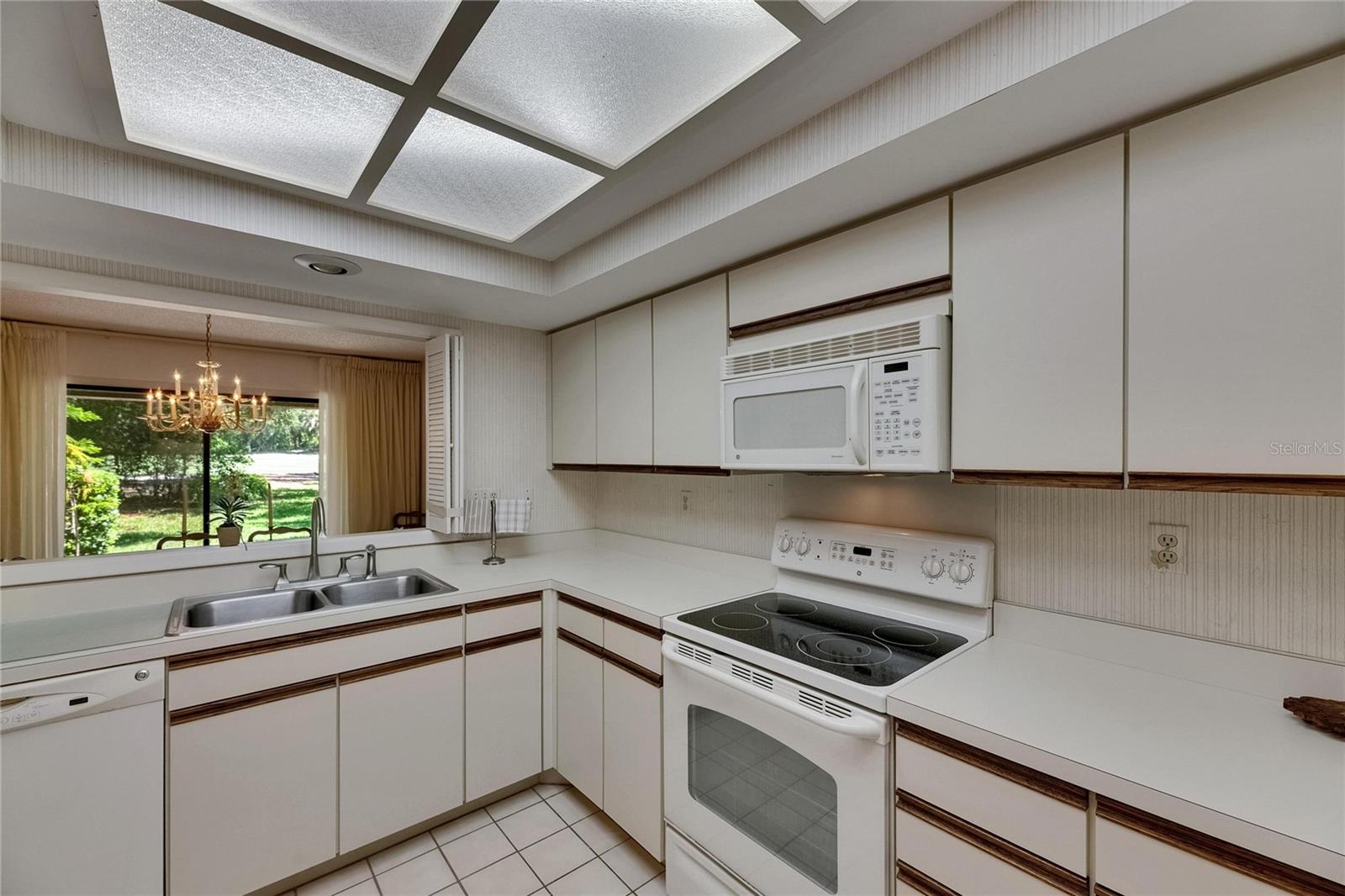 Listing photo id 37 for 29903 Baywood Lane