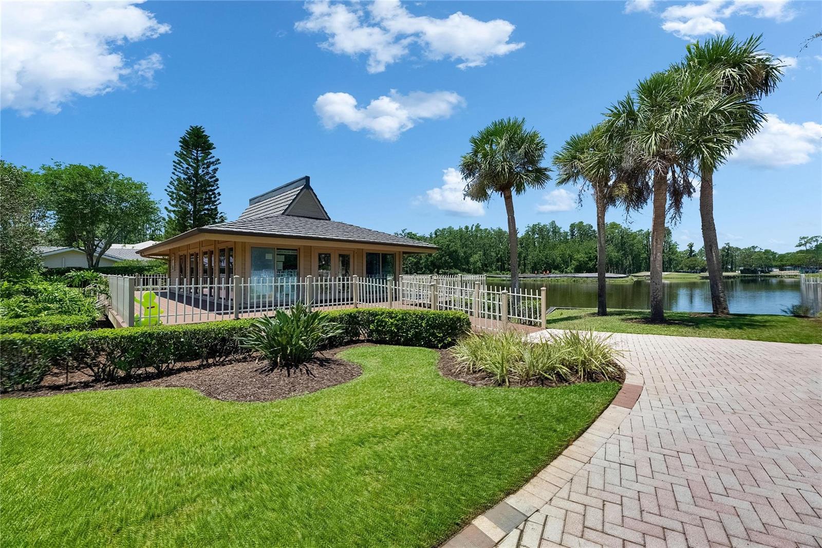 Listing photo id 44 for 29903 Baywood Lane