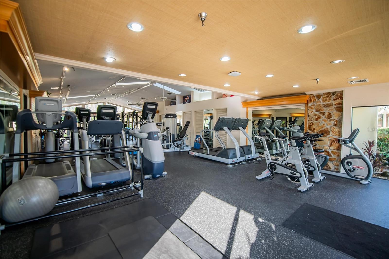 Listing photo id 54 for 29903 Baywood Lane