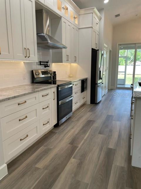Listing photo id 14 for 7635 55th Street N