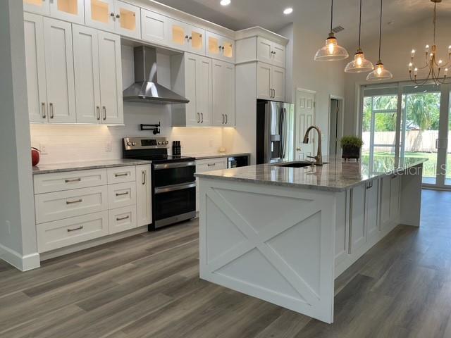 Listing photo id 15 for 7635 55th Street N