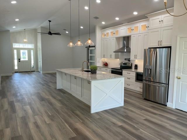 Listing photo id 16 for 7635 55th Street N