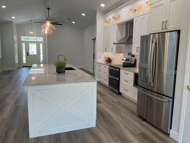 Listing photo id 17 for 7635 55th Street N