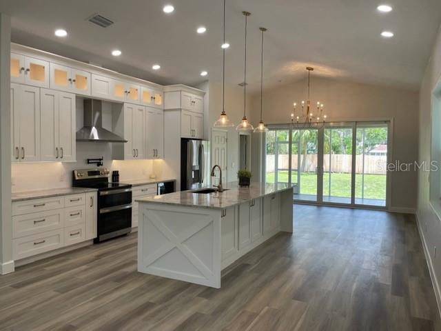 Listing photo id 19 for 7635 55th Street N
