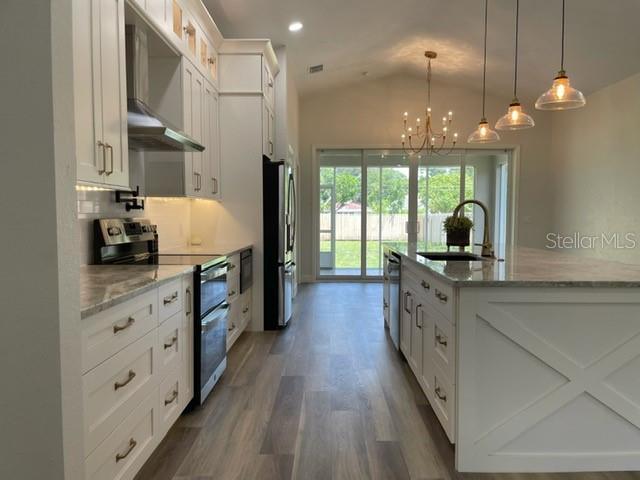 Listing photo id 24 for 7635 55th Street N