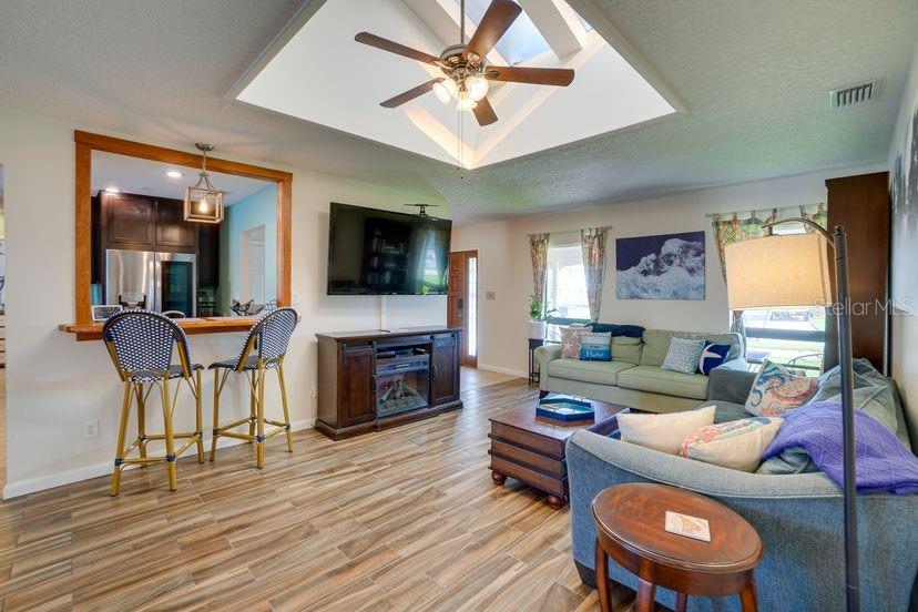 Image 16 of 38 For 8722 Thornwood Lane