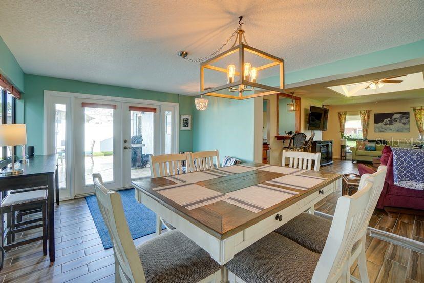 Image 18 of 38 For 8722 Thornwood Lane