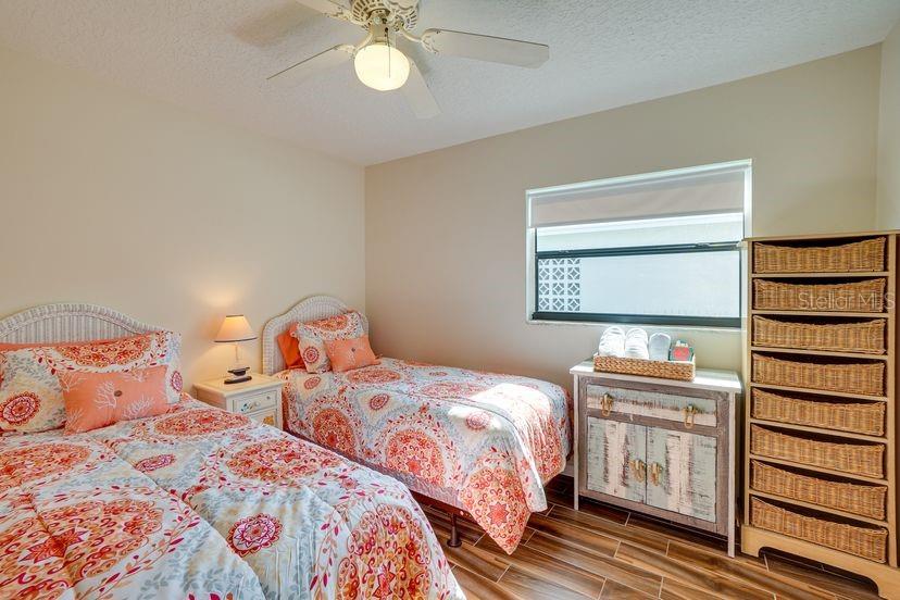 Image 27 of 38 For 8722 Thornwood Lane