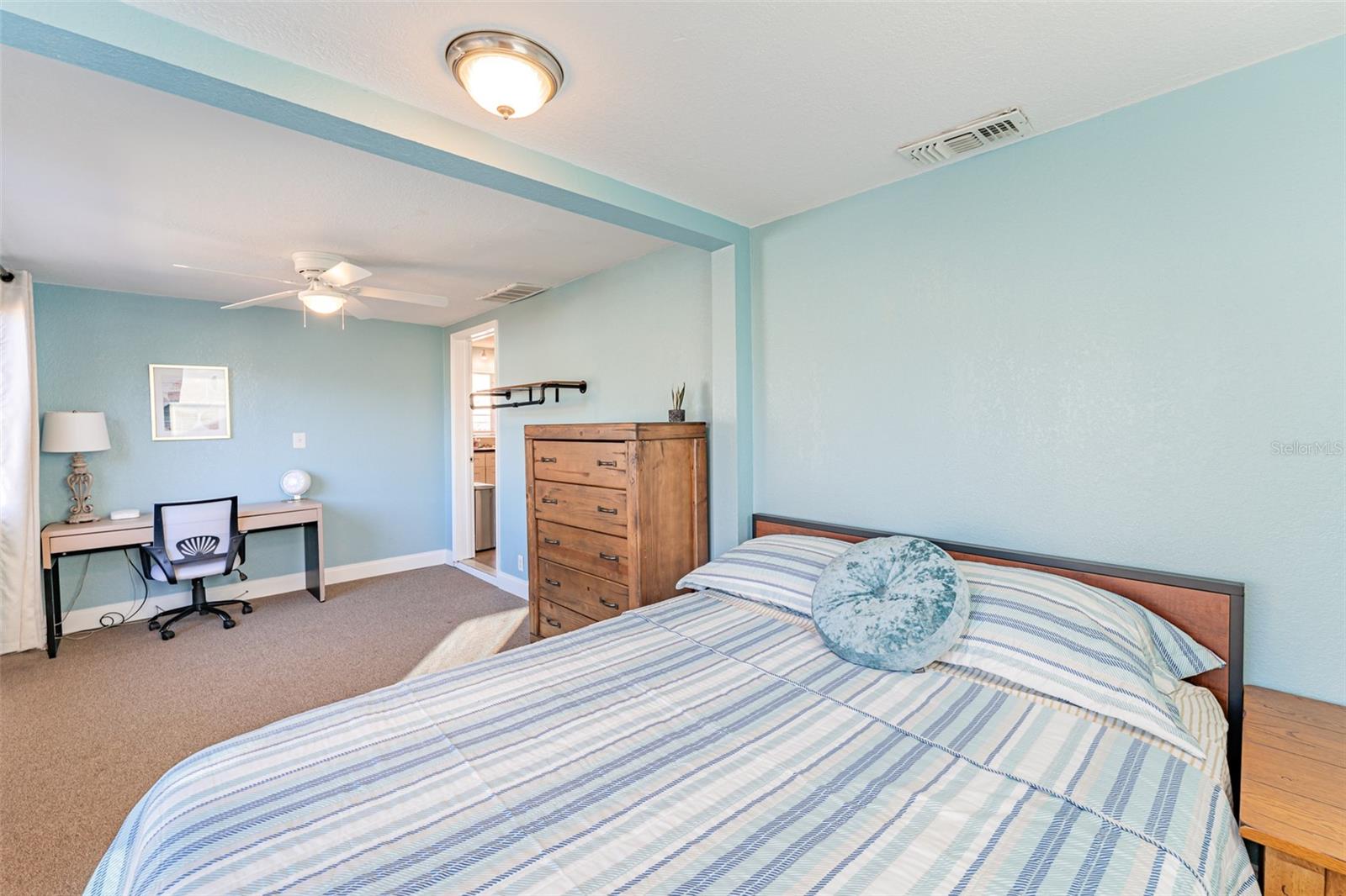 Image 14 of 43 For 2035 29th Avenue N