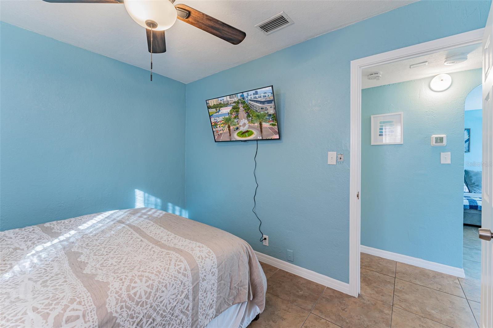 Image 23 of 43 For 2035 29th Avenue N