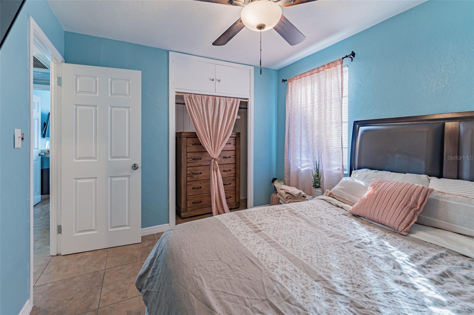 Image 24 of 43 For 2035 29th Avenue N