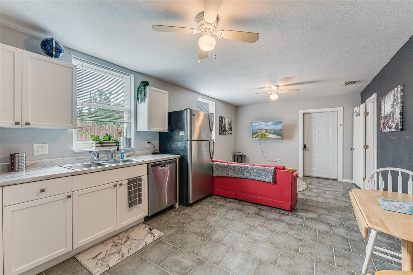 Image 28 of 43 For 2035 29th Avenue N