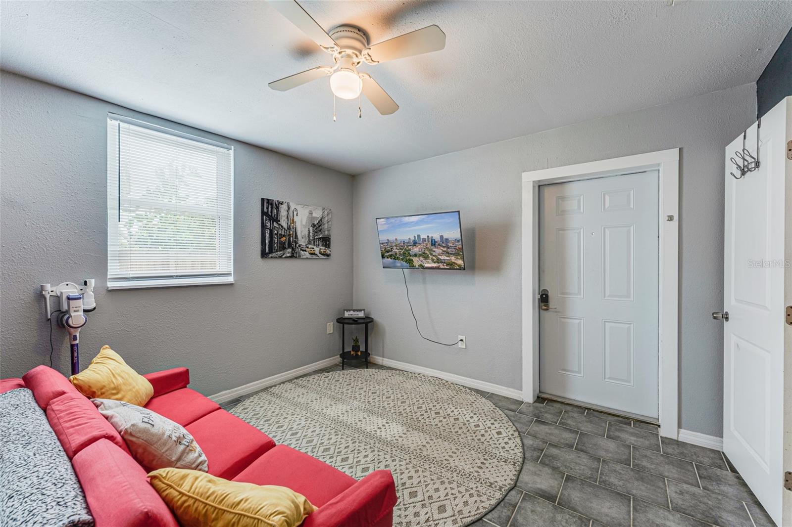 Image 31 of 43 For 2035 29th Avenue N