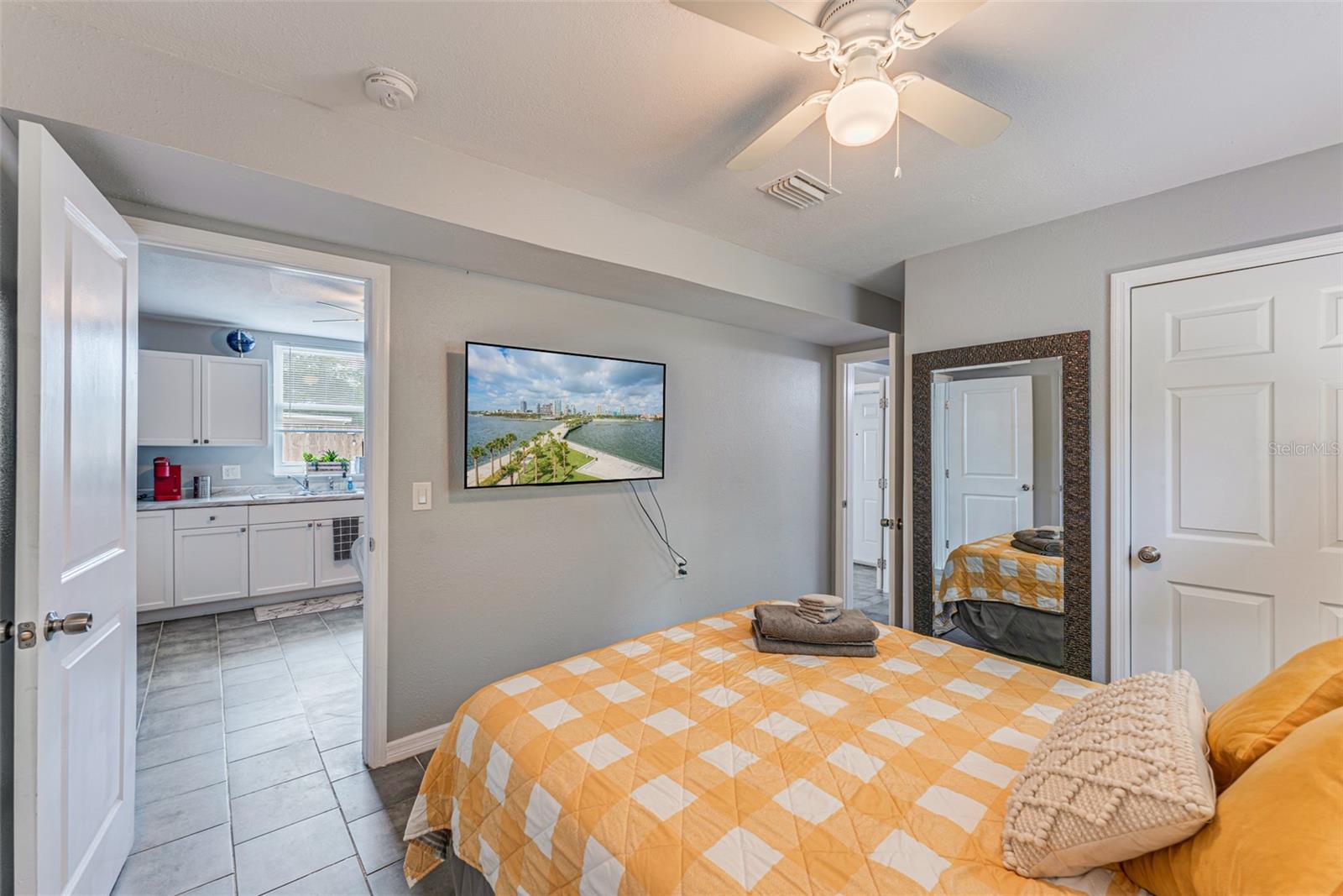 Image 33 of 43 For 2035 29th Avenue N