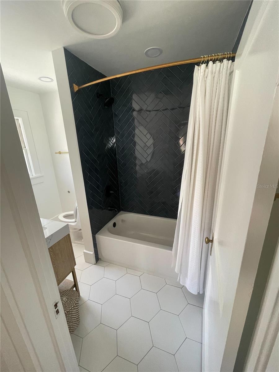 Image 4 of 18 For 145 20th Avenue Se