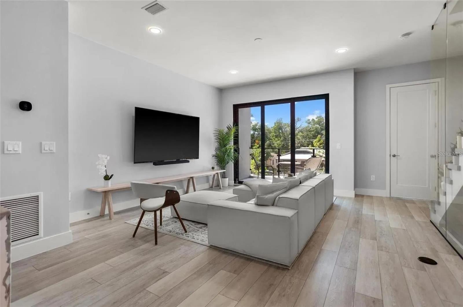 Image 15 of 39 For 2705 Boulevard  4