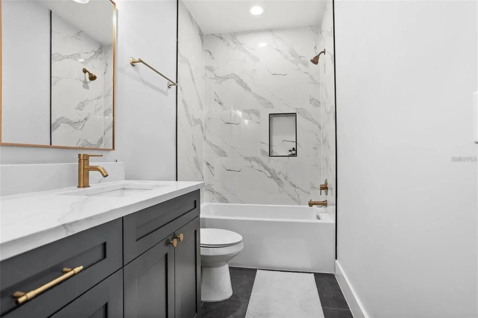 Image 26 of 39 For 2705 Boulevard  4