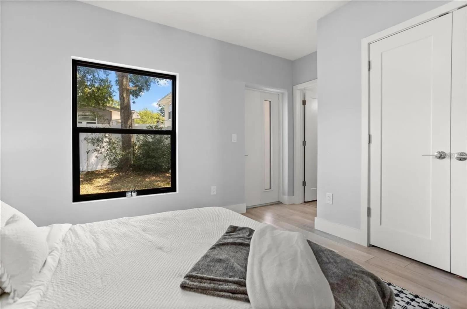 Image 4 of 39 For 2705 Boulevard  4
