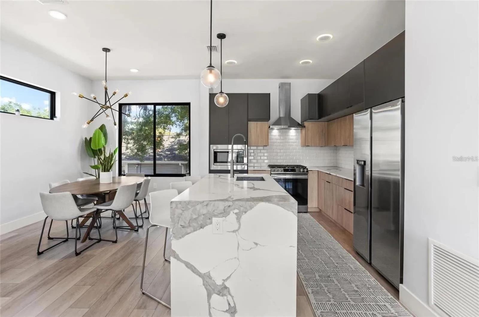Image 8 of 39 For 2705 Boulevard  4