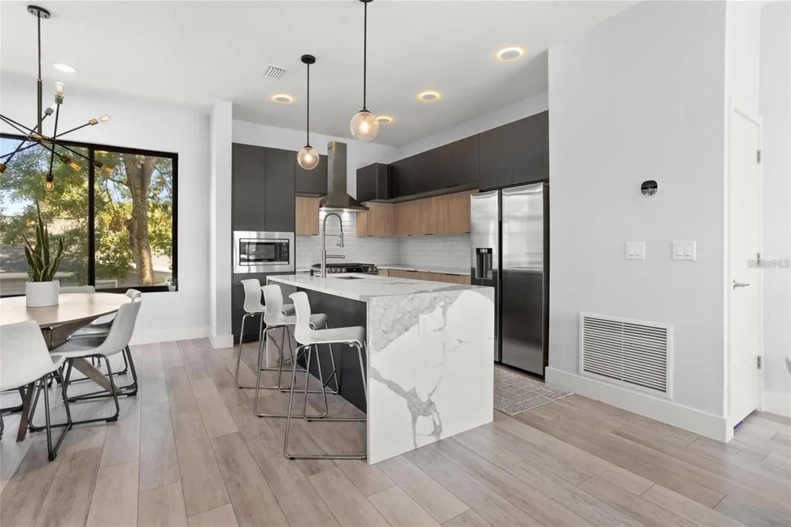 Image 9 of 39 For 2705 Boulevard  4