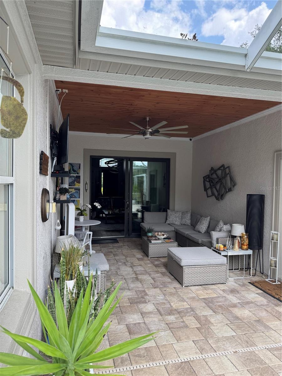 Listing photo id 14 for 3205 Grassglen Place