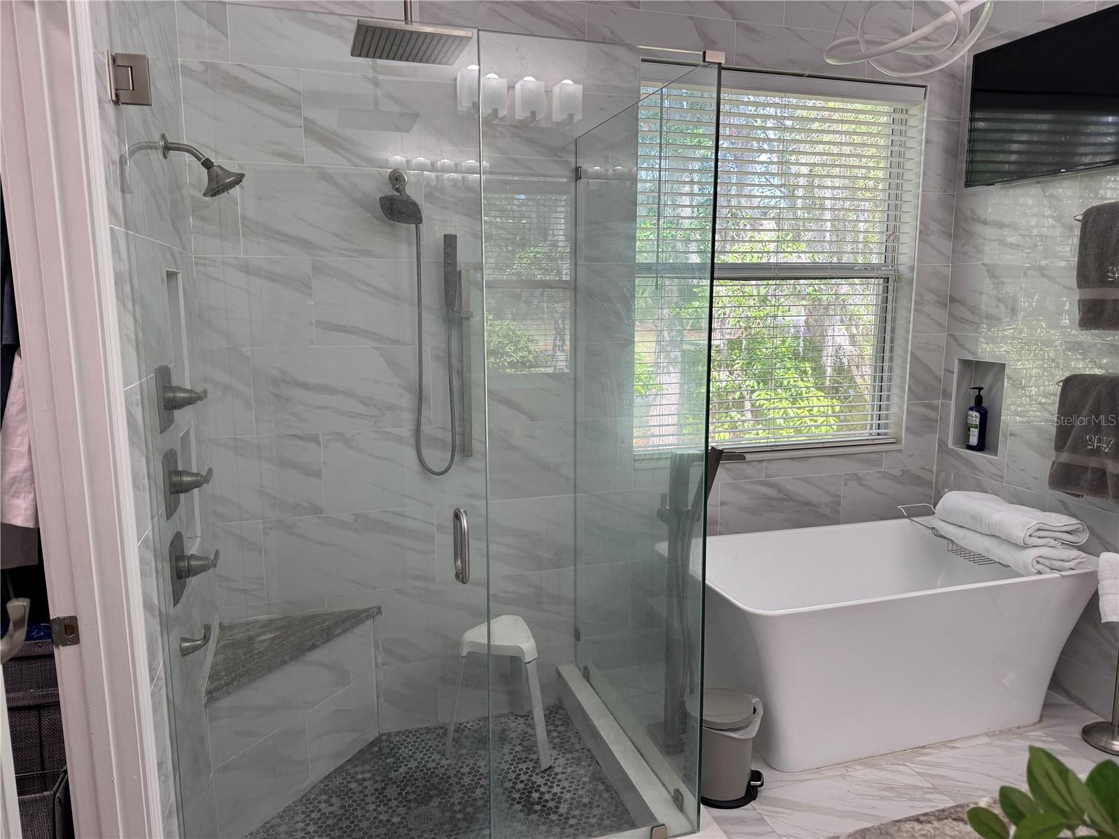 Listing photo id 19 for 3205 Grassglen Place