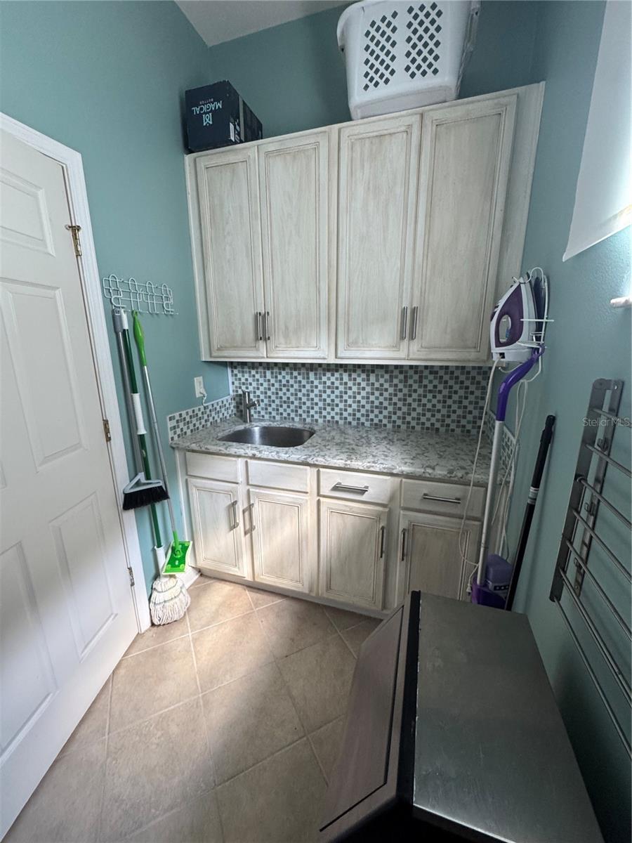 Listing photo id 30 for 3205 Grassglen Place