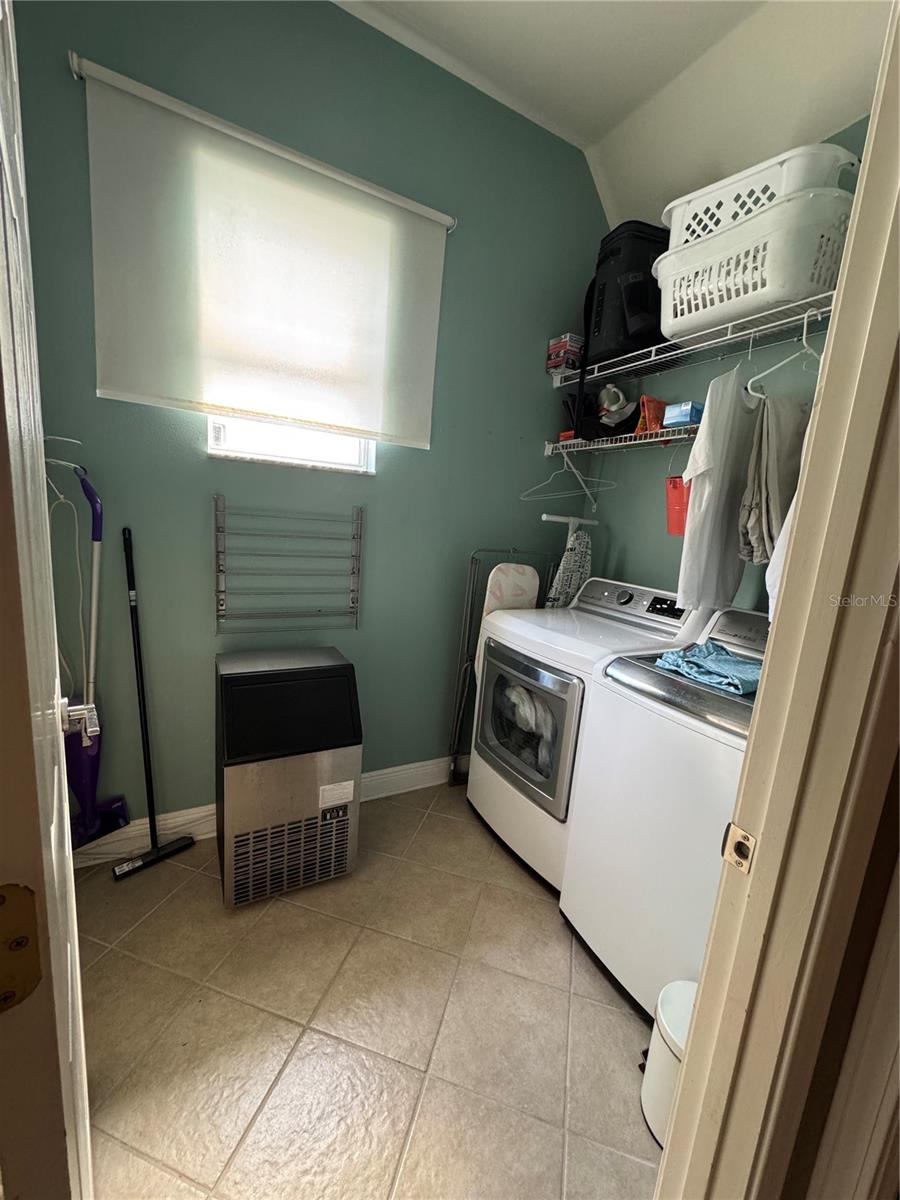 Listing photo id 31 for 3205 Grassglen Place