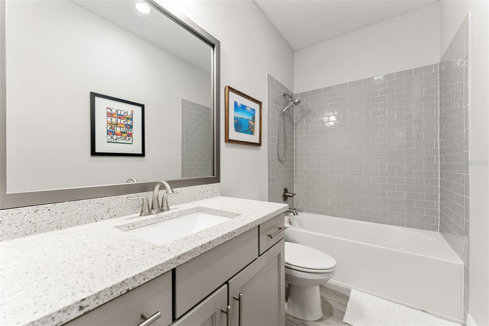 Image 32 of 44 For 412 Albany Avenue 2