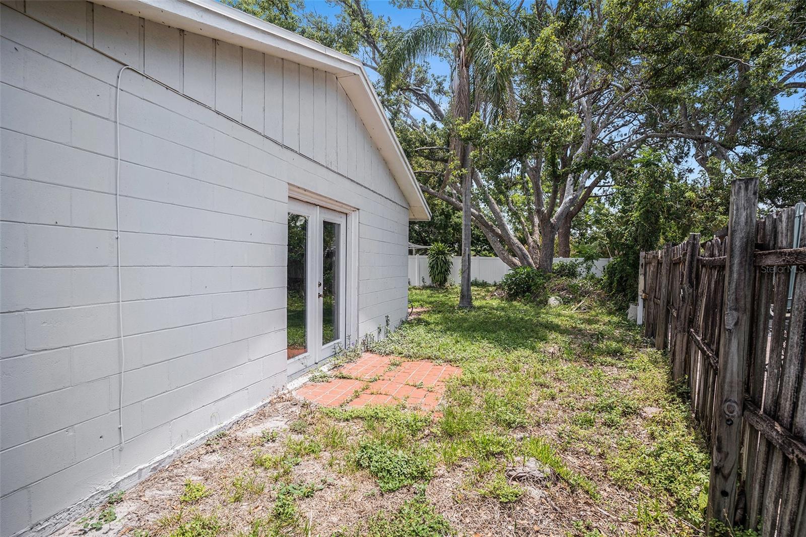 Image 28 of 37 For 7004 Lambright Court