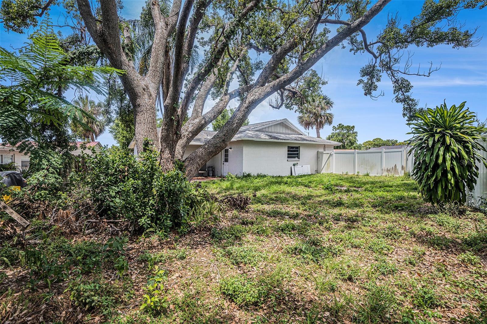 Image 30 of 37 For 7004 Lambright Court