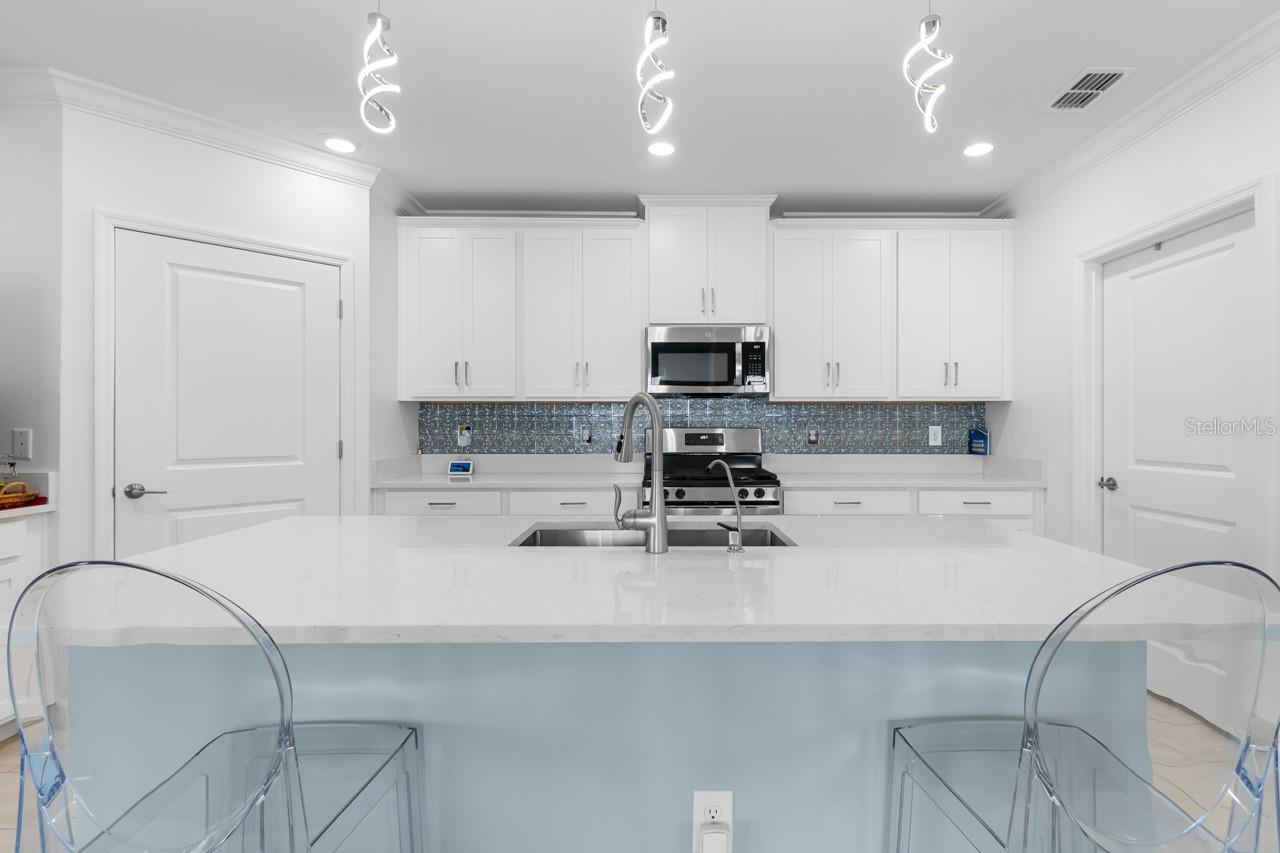 Image 6 of 38 For 17222 Holly Well Avenue