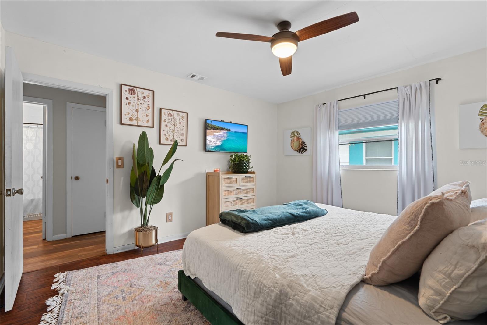 Image 16 of 28 For 1526 San Mateo Drive