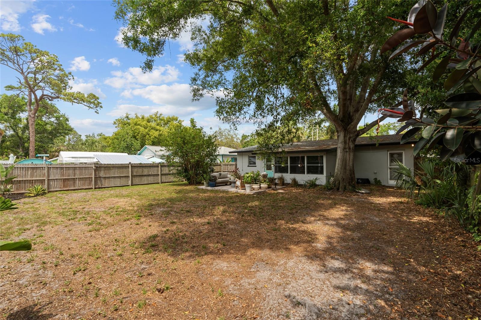 Image 21 of 28 For 1526 San Mateo Drive