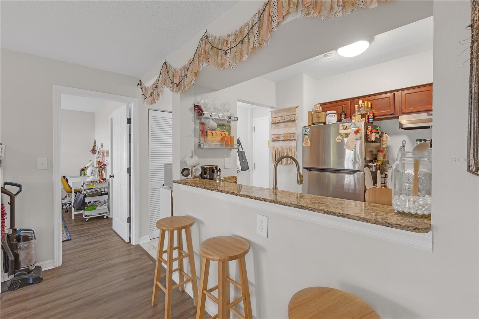 Image 12 of 20 For 406 Azeele Street 103