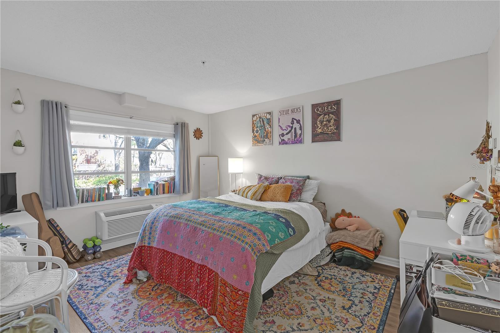 Image 13 of 20 For 406 Azeele Street 103