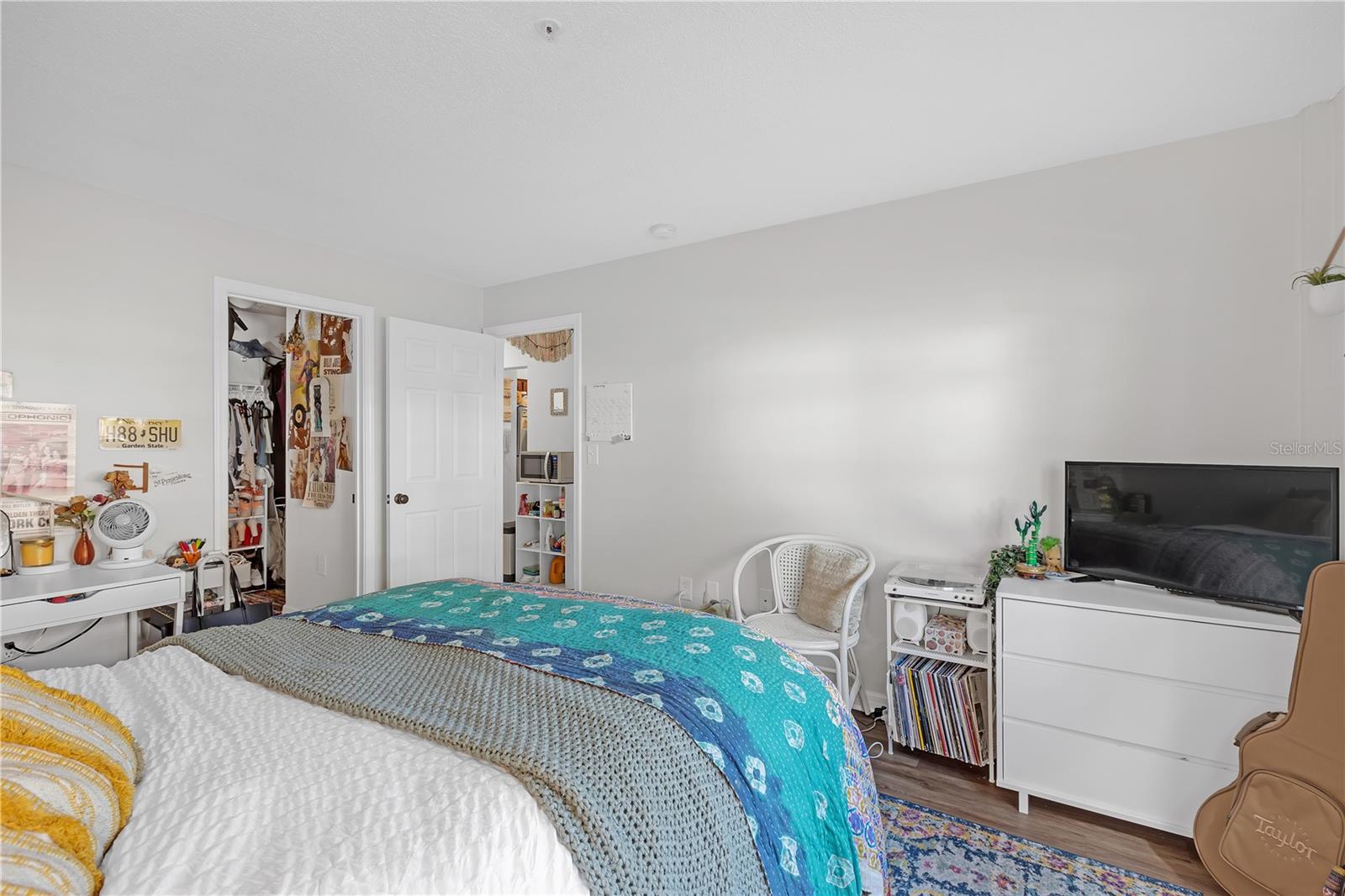 Image 14 of 20 For 406 Azeele Street 103