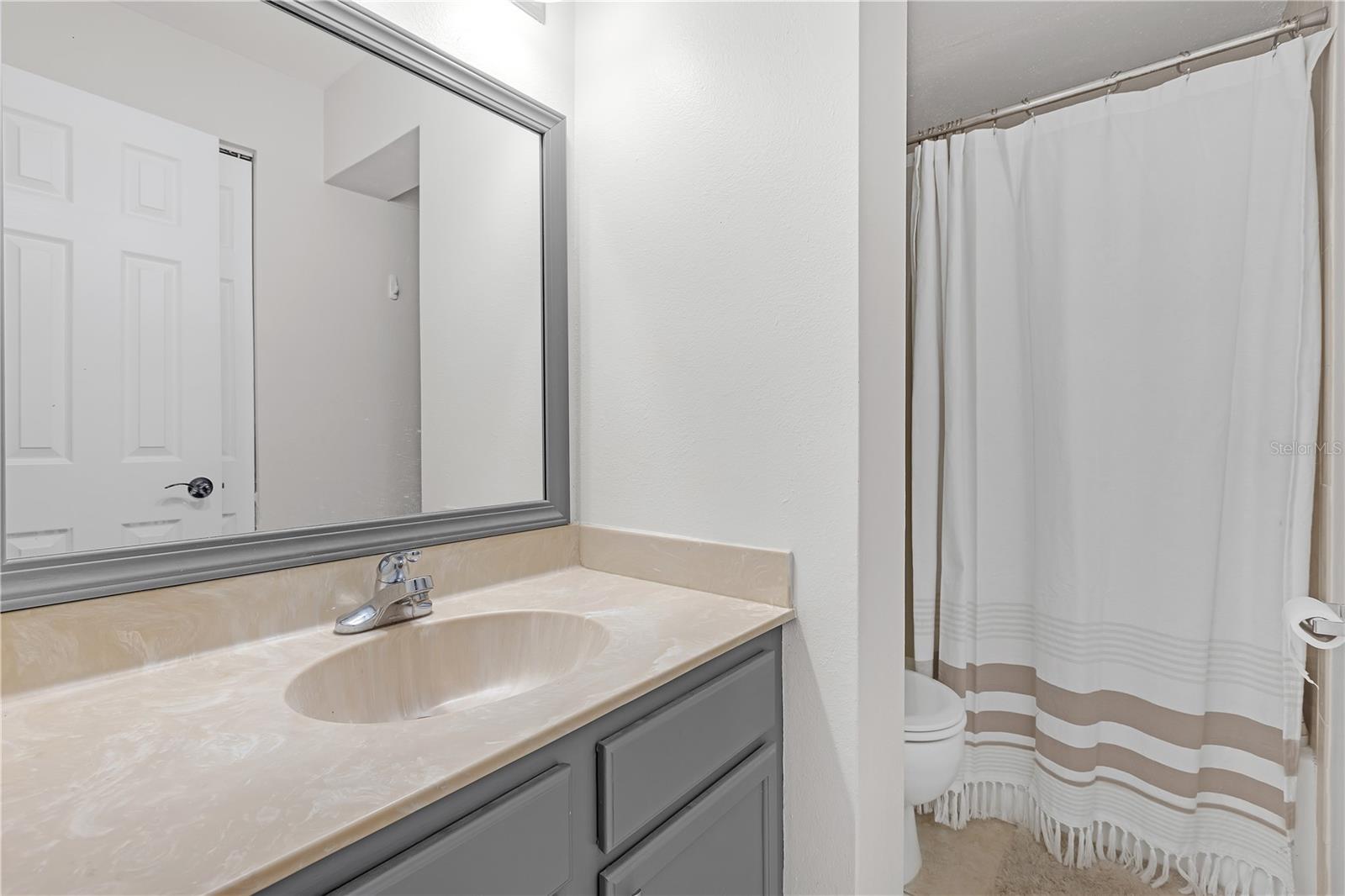 Image 15 of 20 For 406 Azeele Street 103