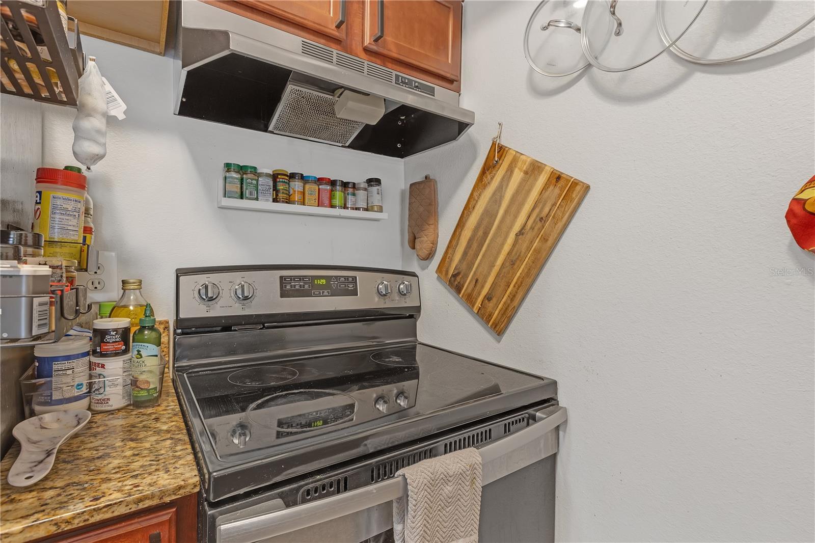 Image 6 of 20 For 406 Azeele Street 103