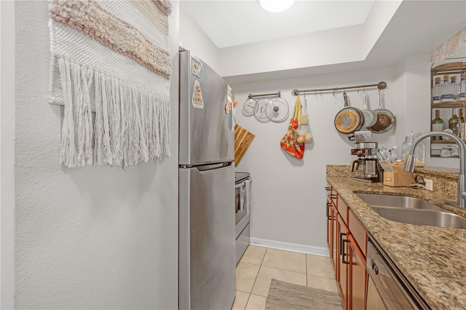 Image 7 of 20 For 406 Azeele Street 103