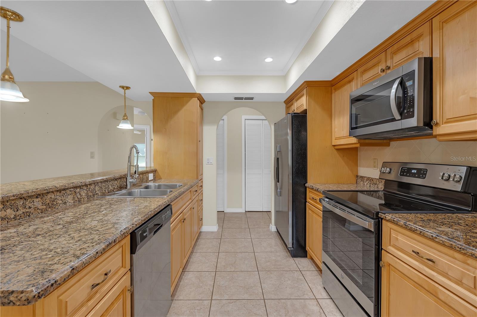 Listing photo id 9 for 12817 Lake Tree Lane