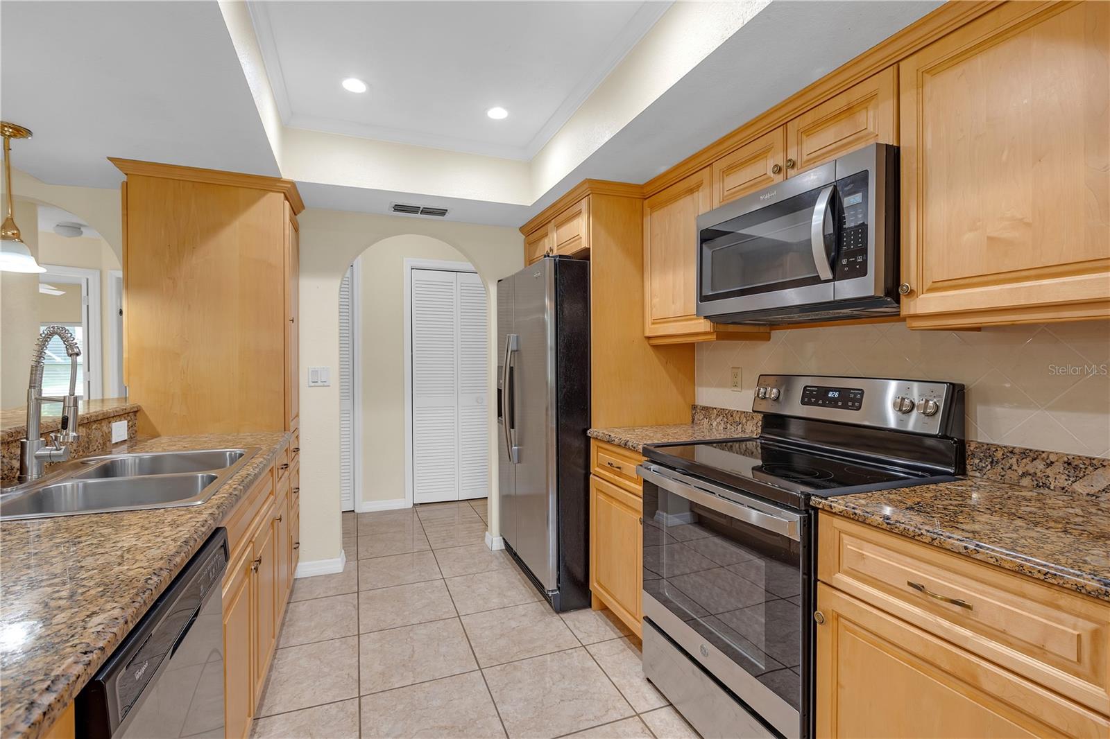 Listing photo id 11 for 12817 Lake Tree Lane