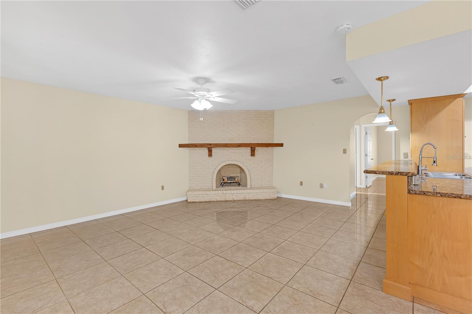 Listing photo id 14 for 12817 Lake Tree Lane