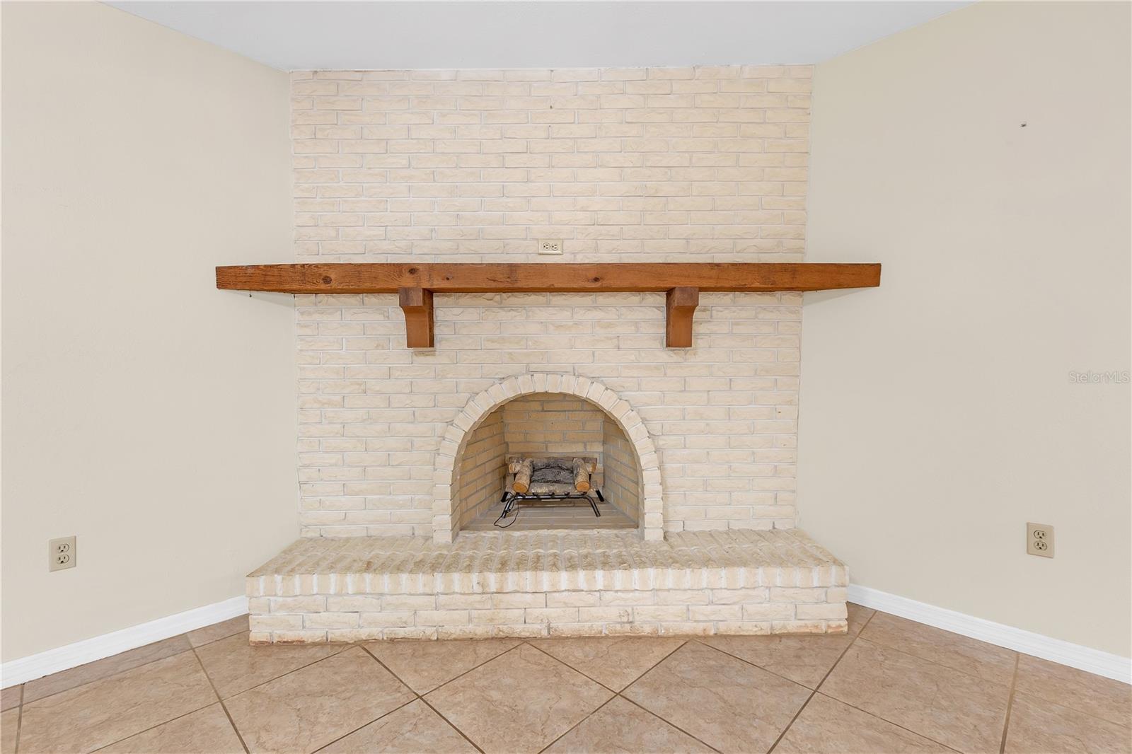 Listing photo id 15 for 12817 Lake Tree Lane